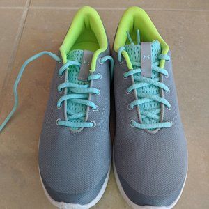 Brand new Under Armour GGS Rapid sneakers